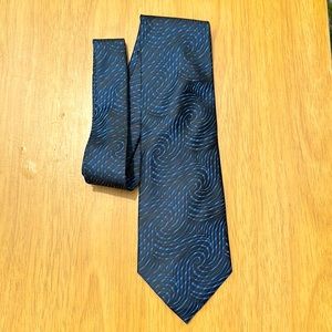 Brand Q tie and matching handkerchief